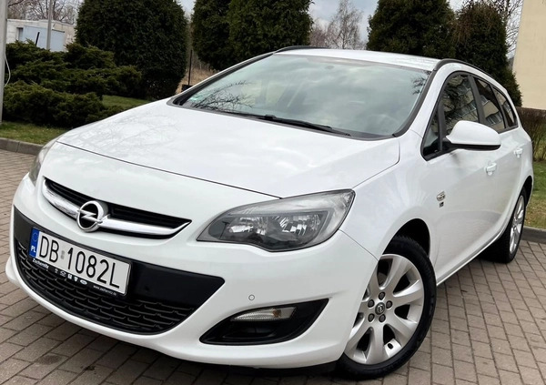 Opel Astra cena 22599 przebieg: 186000, rok produkcji 2012 z Wałbrzych małe 407